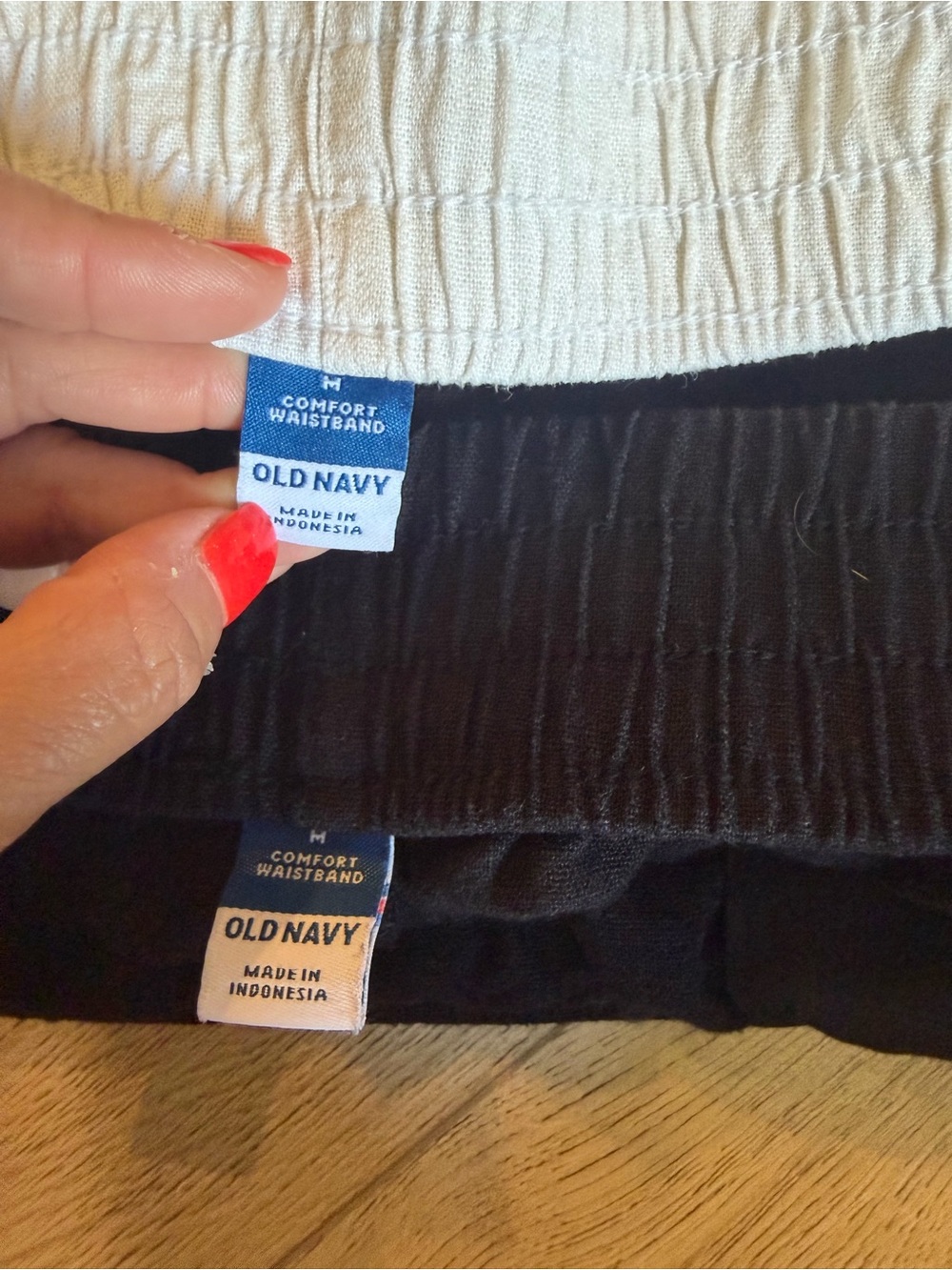 Old Navy Elastic Waistband Shorts — White & Black - Picture 3 of 3